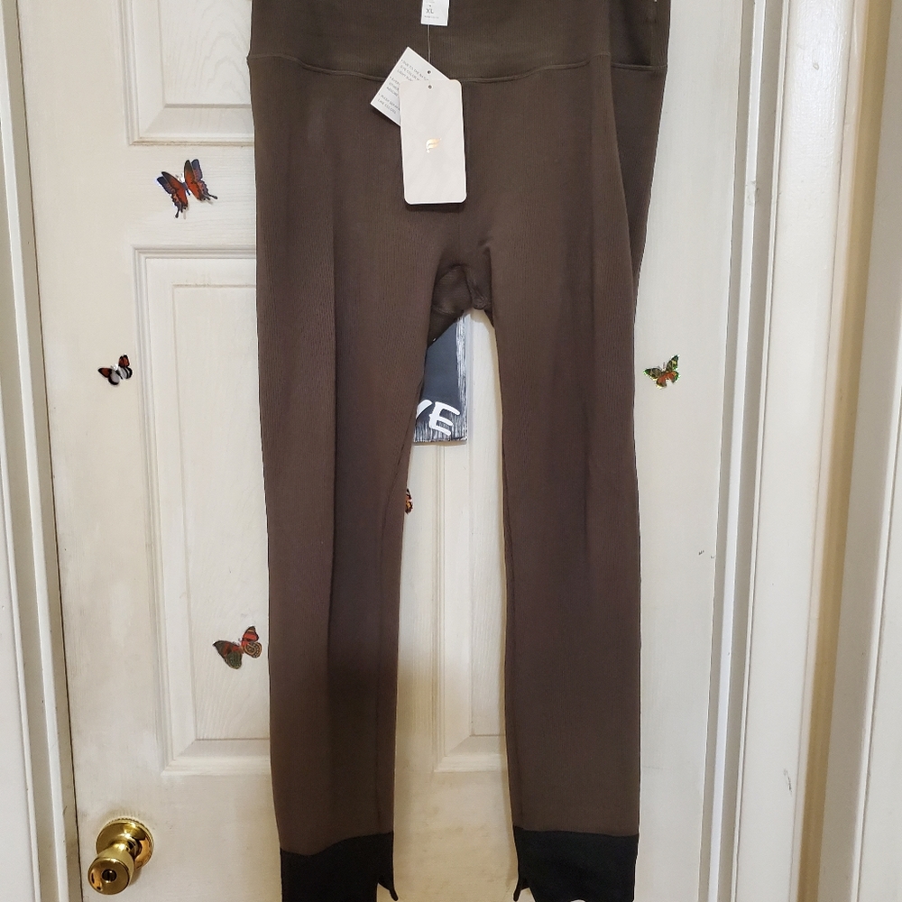 Liza koshy, Fabletics leggings